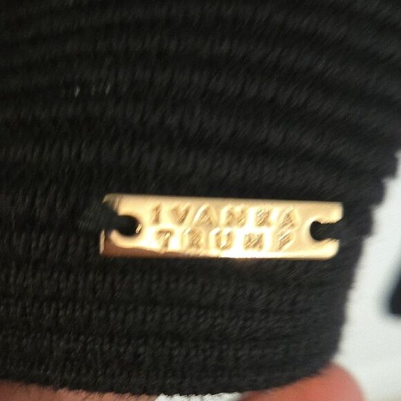 Ivanka Trump Black Crewneck Sweater Classic Knit - Picture 6 of 6